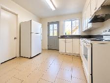 Private Room for RENT – Next to Metro Plamondon! - Photo 2