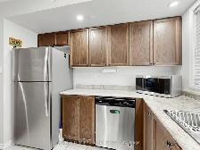 Stunning 3 Bedroom Townhouse in North Oshawa - Photo 6
