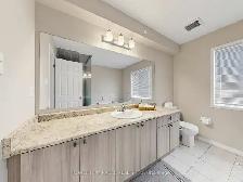 Stunning 3 Bedroom Townhouse in North Oshawa - Photo 10