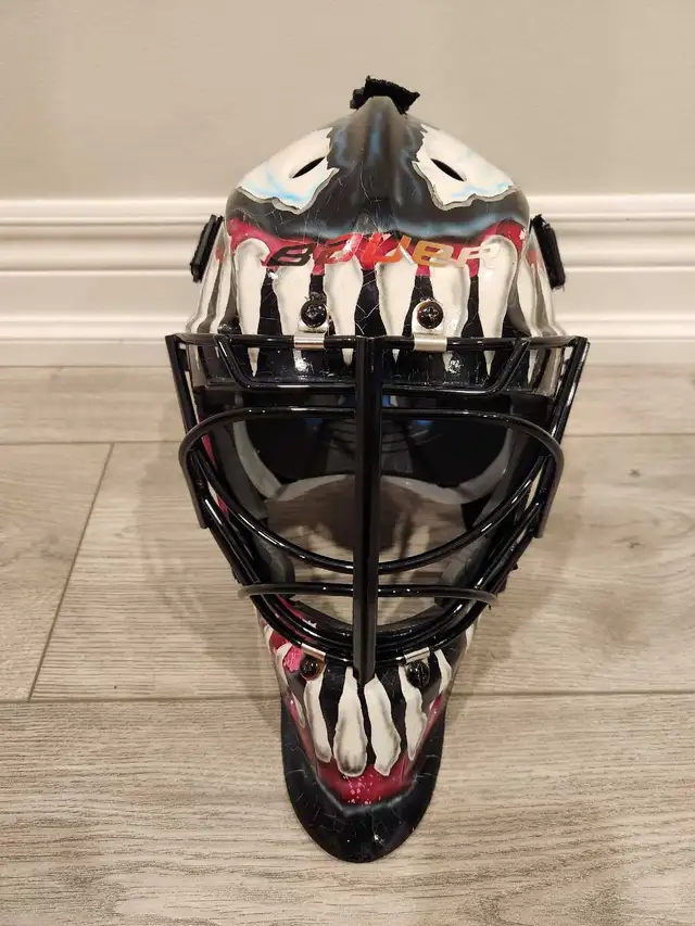 Bauer 930 venom painted mask