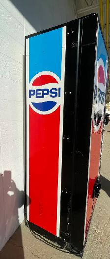 vintage Pepsi machine - Photo 3