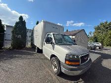 GMC Savana 2012– Camion cube 10'6' au propane - Photo 5
