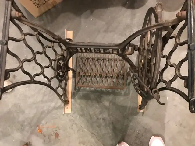Antique Cast Iron Singer sewing machine treadle base