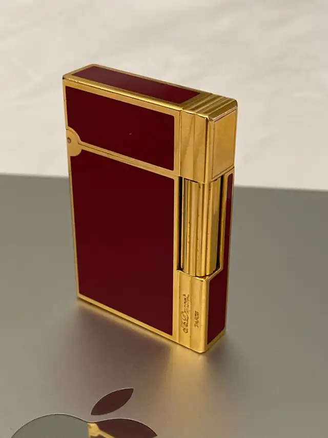 S.T. DuPont Gatsby Lacquer Lighter