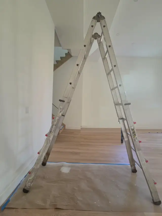 Heavy duty Aluminum ladder for Sale - Very good condition