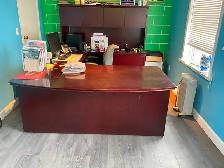 U-shaped Executive Desk with Hutch