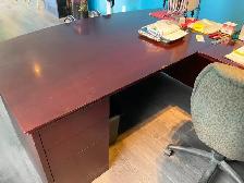 U-shaped Executive Desk with Hutch - Photo 3