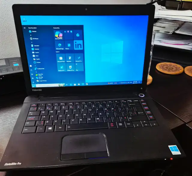 Toshiba Satellite Pro C40-A i3, 8GB, 500GB 14' Works Perfectly