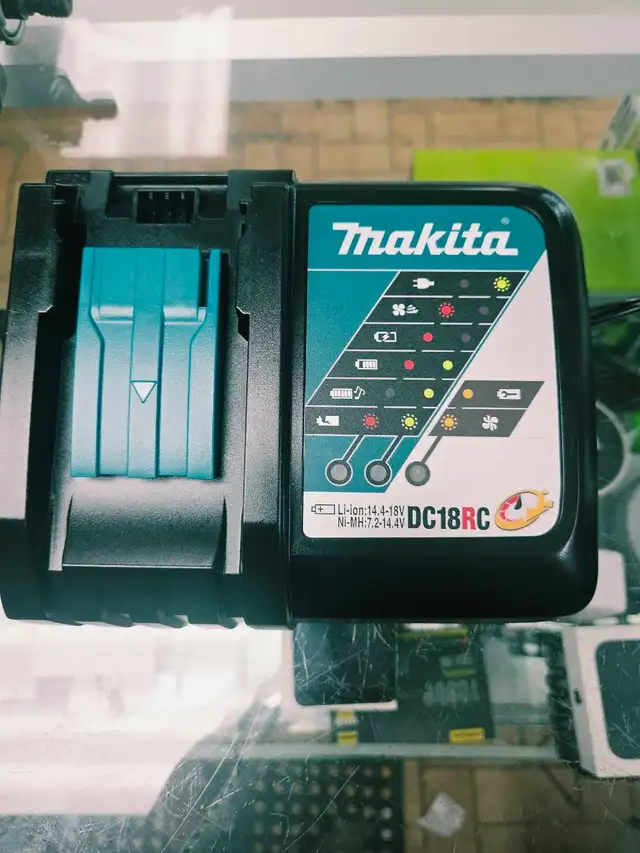 Chargeur Makita DC18RC