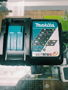 Chargeur Makita DC18RC