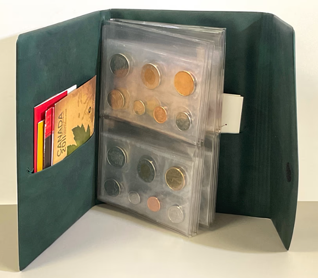 RCM Wallet with 11 UNC Classic Sets