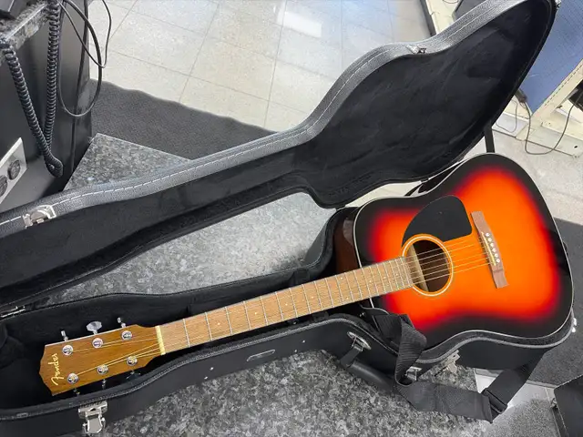 Fender CD-60 Dread With Hard Case