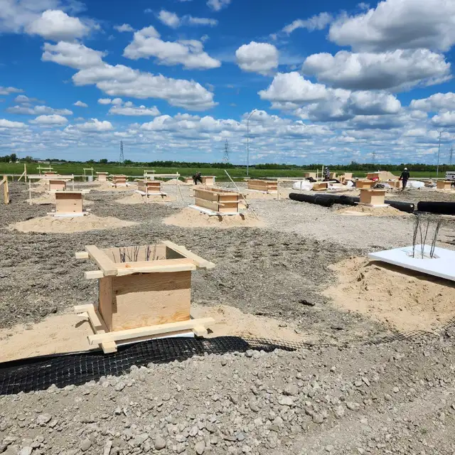 looking for 2 laborers with concrete experience