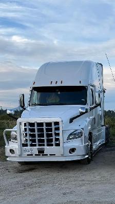 Long Haul Truck Driver - Photo 2
