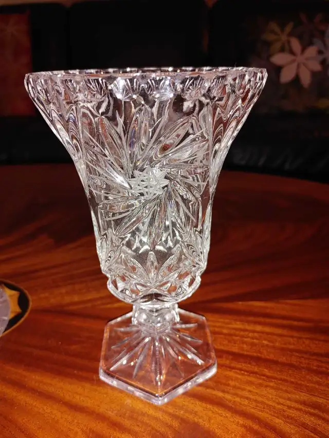 Vase en cristal PINWHEEL ( 9' hauteur )