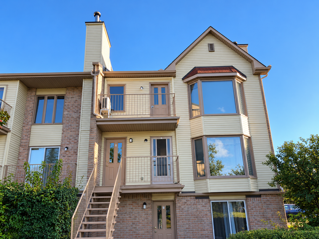 3-BEDROOM TERRACE CONDO – MINUTES FROM DOWNTOWN OTTAWA – $1,800