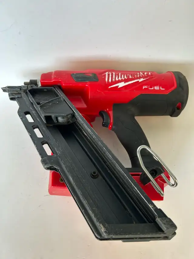 Milwaukee Fuel 30 Degree Framing Nailer (32661383)