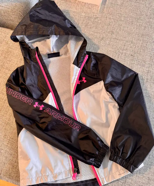 Under Armour kid jacket (6-7years)