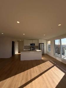 Available Now - 2 Bed 2 Bath Luxury Apartment
