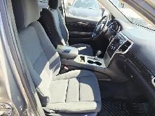 2012 Jeep Grand Cherokee 4WD Laredo with Remote Starter - Photo 11