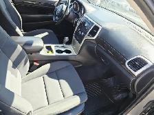 2012 Jeep Grand Cherokee 4WD Laredo with Remote Starter - Photo 12