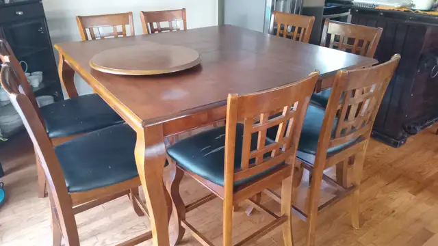 Walnut Dining Room Table and 8 Chairs. Good condition.