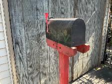 Rare Unique Vintage Farmhouse Mailbox attached to wooden Post ! - Photo 7