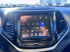 2017 Jeep Cherokee 4WD 4dr Trailhawk - Photo 18