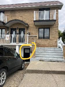 Grand 3 1/2 MEUBLÉ & (Rénové) — Emplacement de choix à Montréal