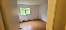 5 ½- TRÈS BEAU,GRAND, EAU CHAUDE! 514770-4513. Libre immédiatem - Photo 5