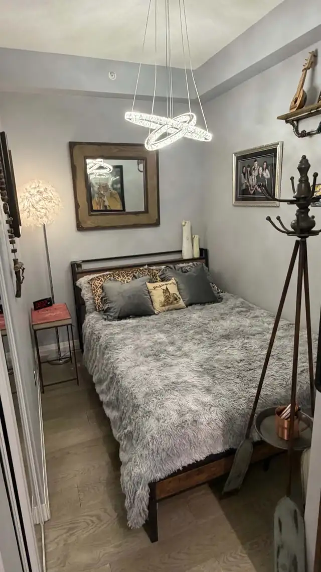 Den for rent in condo 647-444-0553 Phone or text only