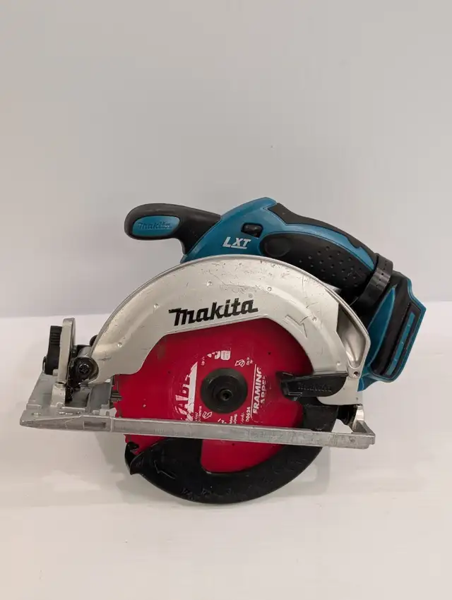 (B2273) Makita dss61 Saw