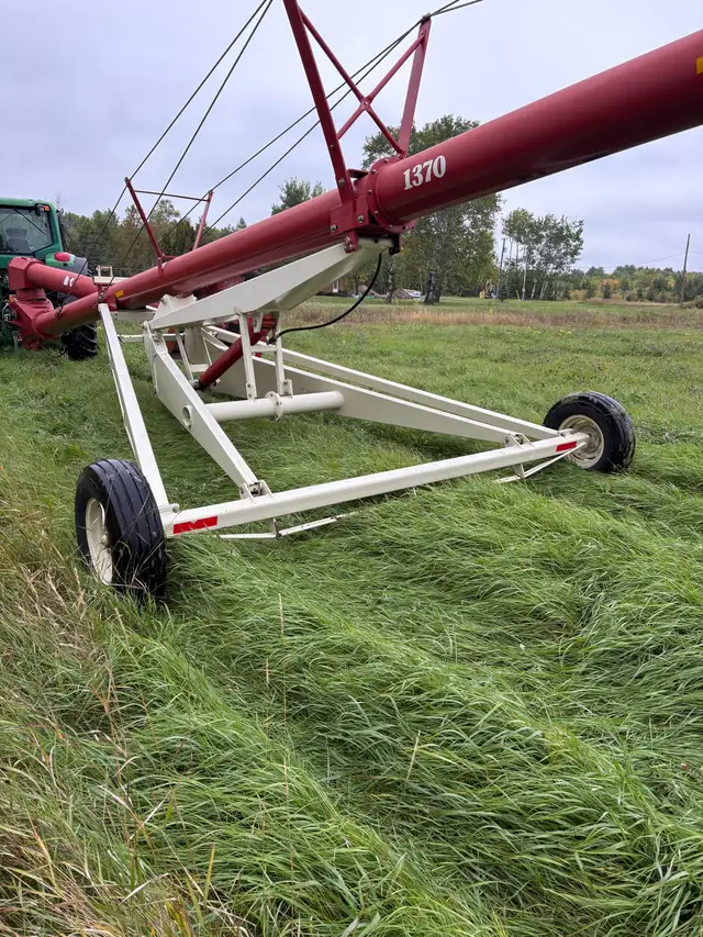 1370 Grain Auger Buhler Farm King