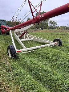 1370 Grain Auger Buhler Farm King