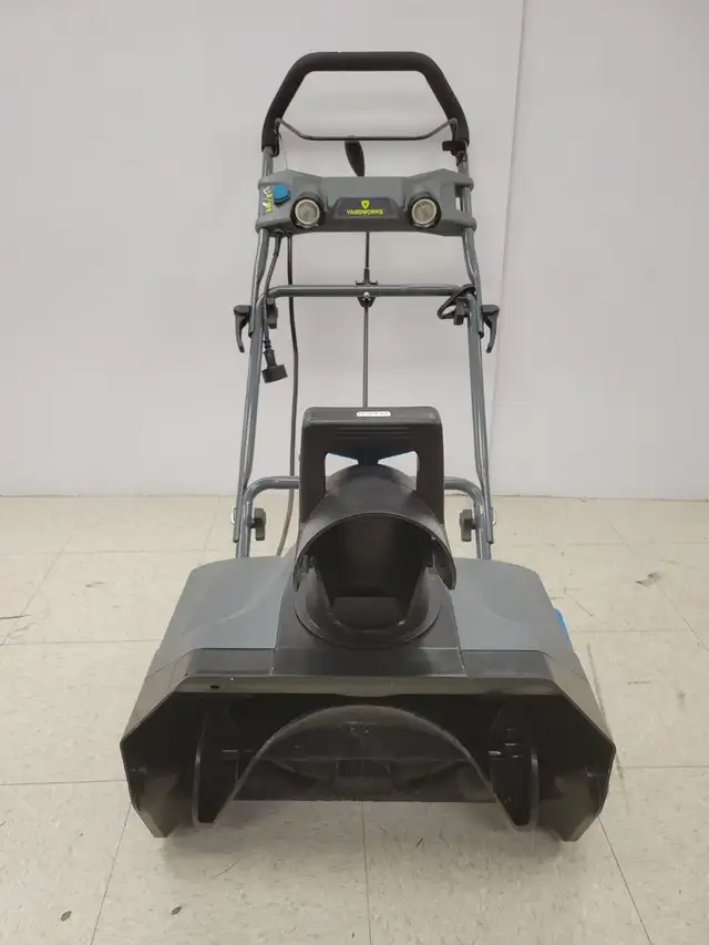 (B2173) Yardworks 060-3999-2 Snowthrower