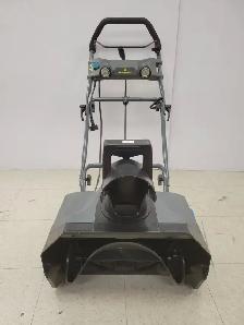 (B2173) Yardworks 060-3999-2 Snowthrower