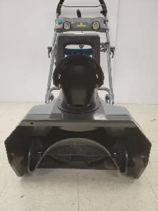 (B2173) Yardworks 060-3999-2 Snowthrower - Photo 6