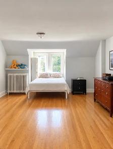 Riverdale South - Unique Two Levels , 2 Beds Apt - Photo 2
