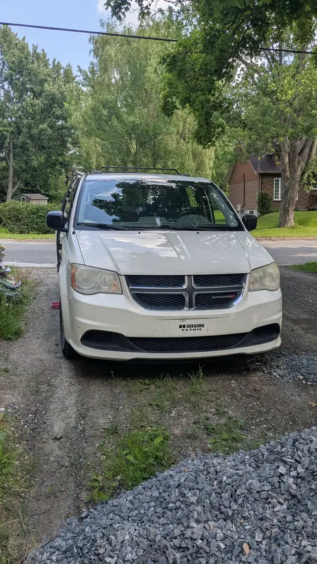 Dodge Grand Caravan Stow & Go 2013 hitch and electric brake sys
