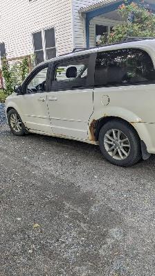 Dodge Grand Caravan Stow & Go 2013 hitch and electric brake sys - Photo 3