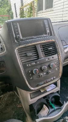 Dodge Grand Caravan Stow & Go 2013 hitch and electric brake sys - Photo 6