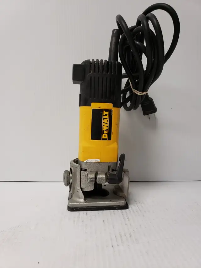 (9925500) Dewalt DW670 Trim Router - Corded