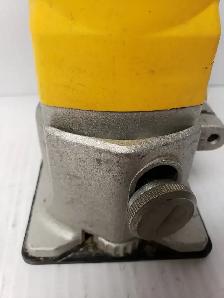 (9925500) Dewalt DW670 Trim Router - Corded - Photo 5