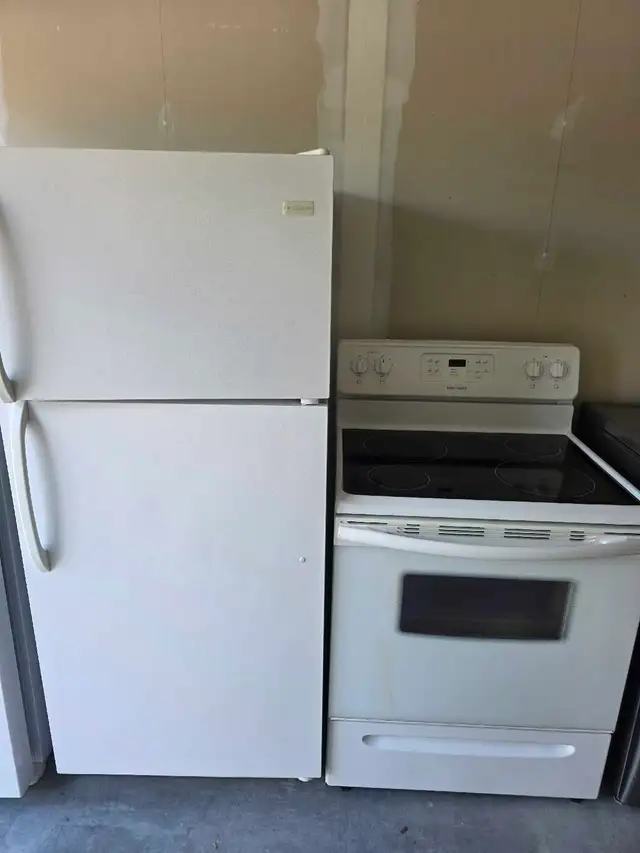 Refrigerateur et Cuisiniere Vitroceramique