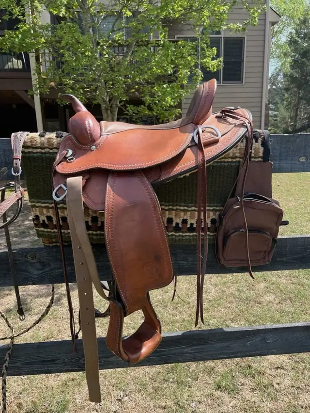 Traditional Western Leather Horse Saddle Brown with Saddle Bags