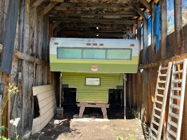 Truck Camper for sale, 1975 Kit camper, (SC) 10' 6'' Good shape