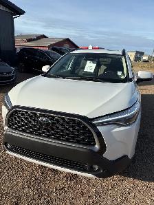 2023 Toyota Corolla Cross XLE AWD - Photo 2
