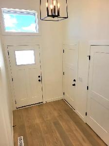 #8871 - 3 Bed/2 Bath upper with Single car Garage $2900 h/w/p - Photo 2