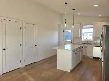 #8871 - 3 Bed/2 Bath upper with Single car Garage $2900 h/w/p - Photo 6