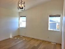 #8871 - 3 Bed/2 Bath upper with Single car Garage $2900 h/w/p - Photo 8